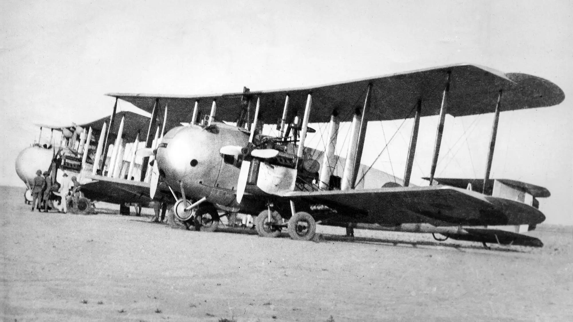 (هواپیمای 2Vickers Vernon  در سال 1923)